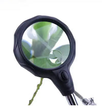 Helpend Handje met verlichting en vergrootglas